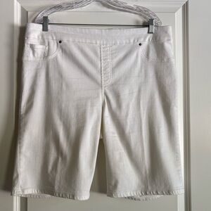 Chicos Slim Leg Women’s White Shorts